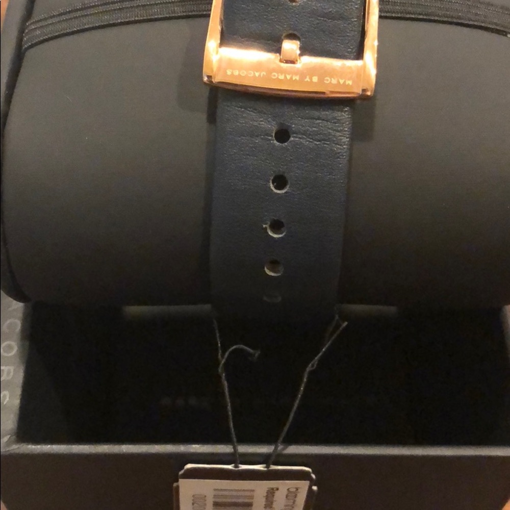 🆕Marc by Marc Jacobs rose gold watch - Picture 4 of 4
